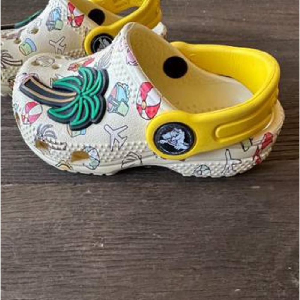 Toddler Crocs- beachy/vacation print clogs